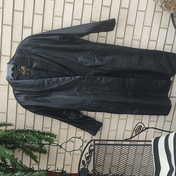 Black Coat - Picture 2 of 11